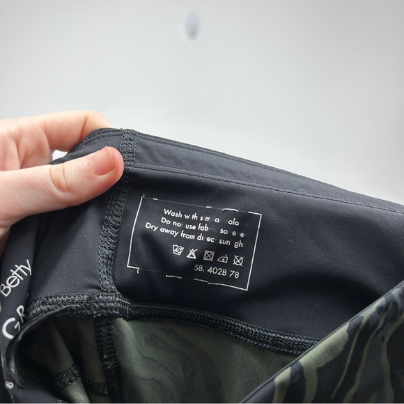 Sweaty Betty Power 7/8 Workout Tights Pocket Leggings Zebra Print Size XS - Picture 9 of 13